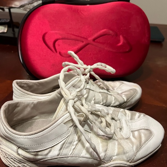 Nfinity evolution cheer shoes. Size 8.5. - Picture 4 of 4